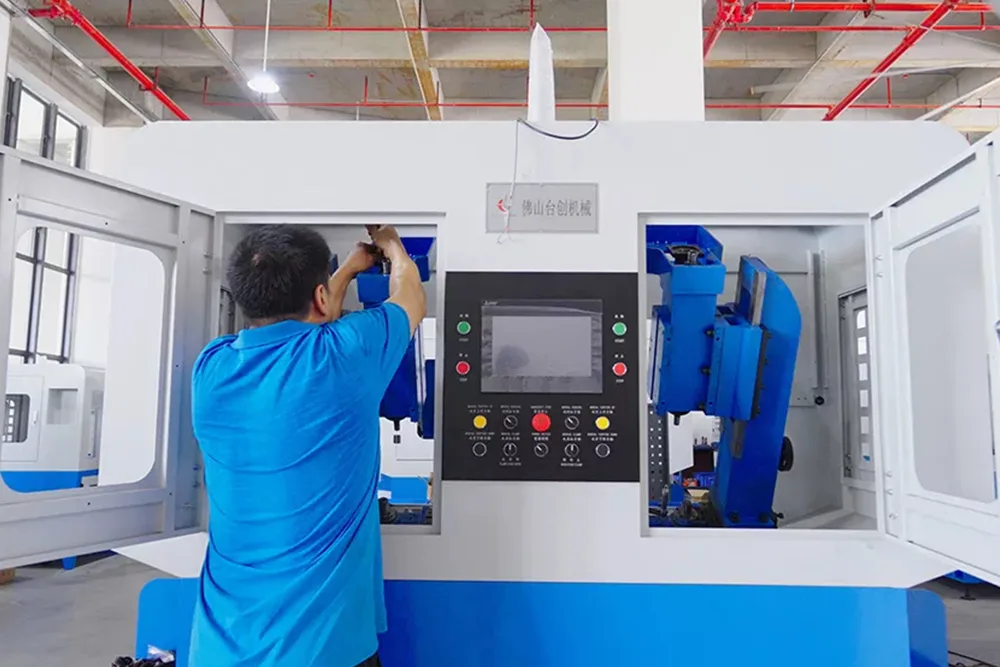 Hvor meget dybere er gevindets bundhulsdiameter sammenlignet med gevinddybden?